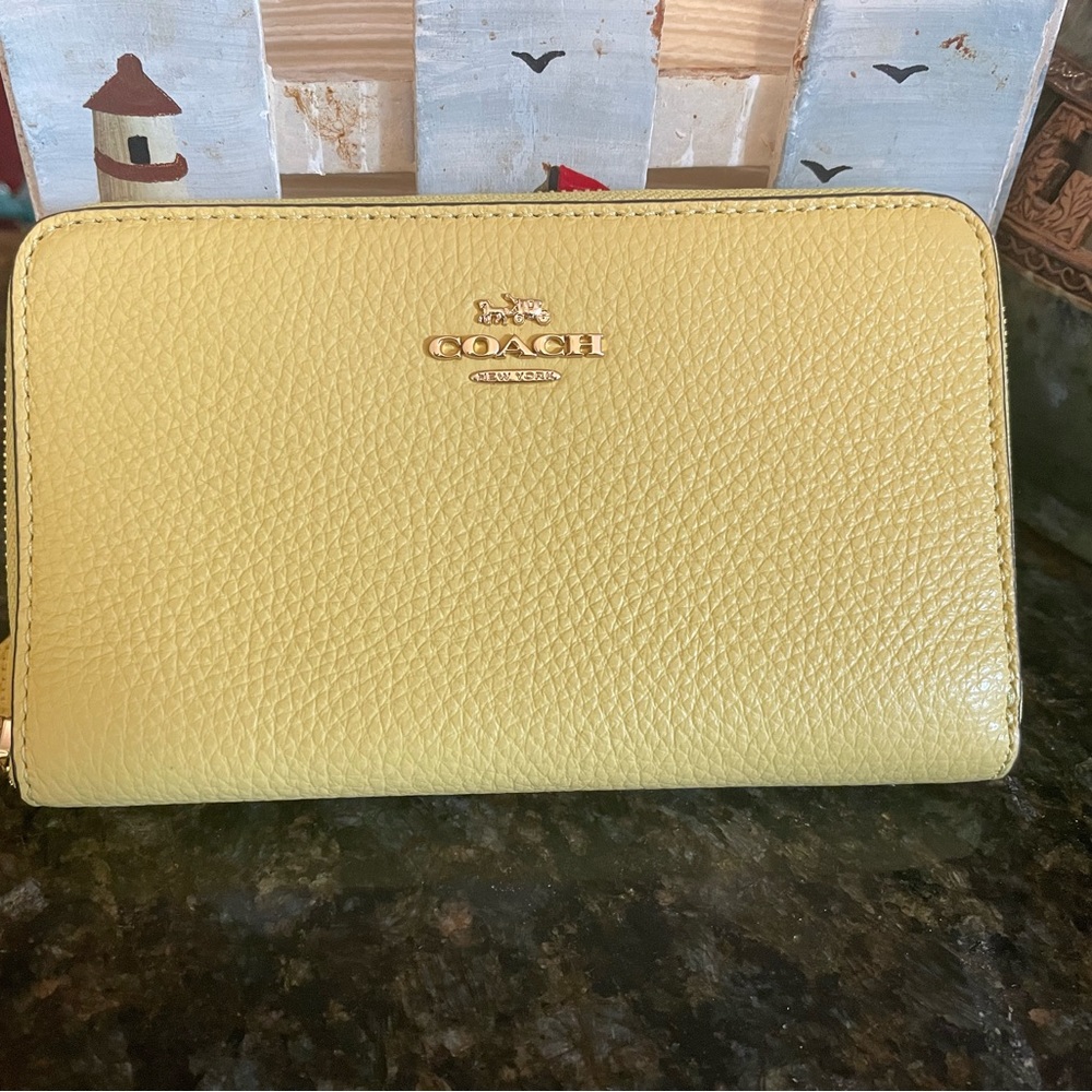 Coach Medium ID Zip Wallet in Retro Yellow
